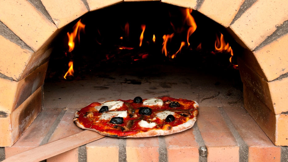 Les fours à pizza au feu de bois, du Portugal à la France avec amour